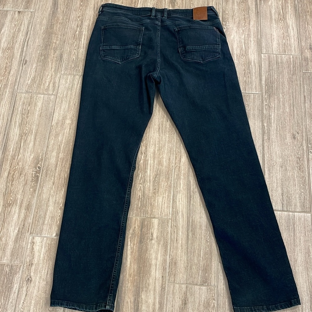 Men’s 36/34 Tommy Bahama relaxed fit jeans - Picture 2 of 6